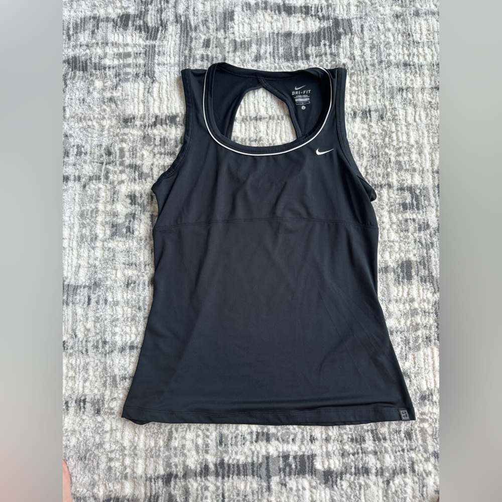 Nike Women's Tennis Shirt. Size Large.